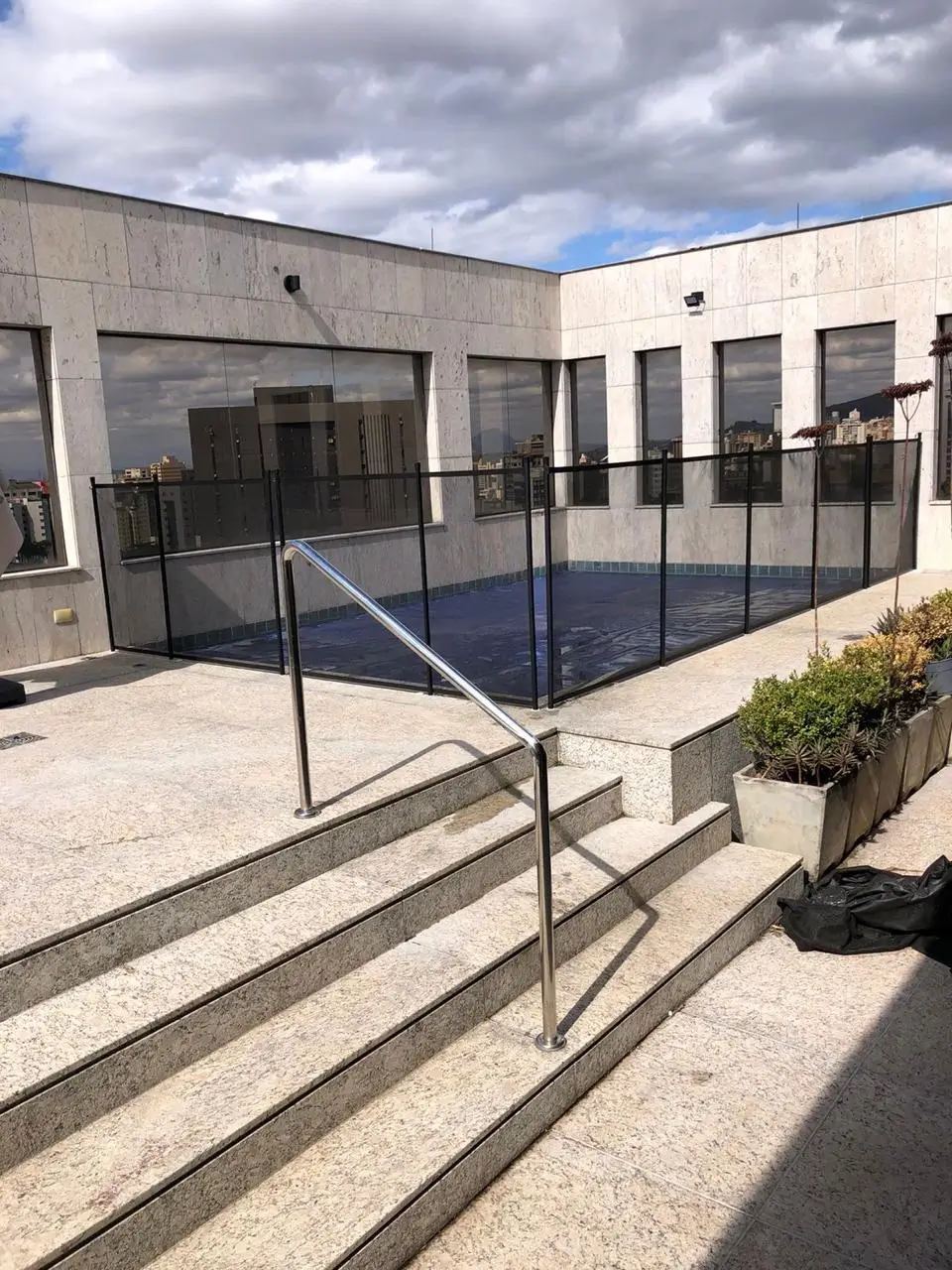 Cerca de proteção removível para piscina Preta